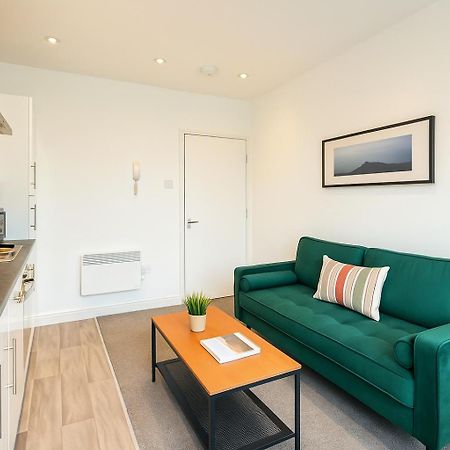 2 Bedroom Apartment Near City Centre, Uni & Parks! Cardiff Esterno foto