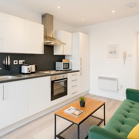 2 Bedroom Apartment Near City Centre, Uni & Parks! Cardiff Esterno foto
