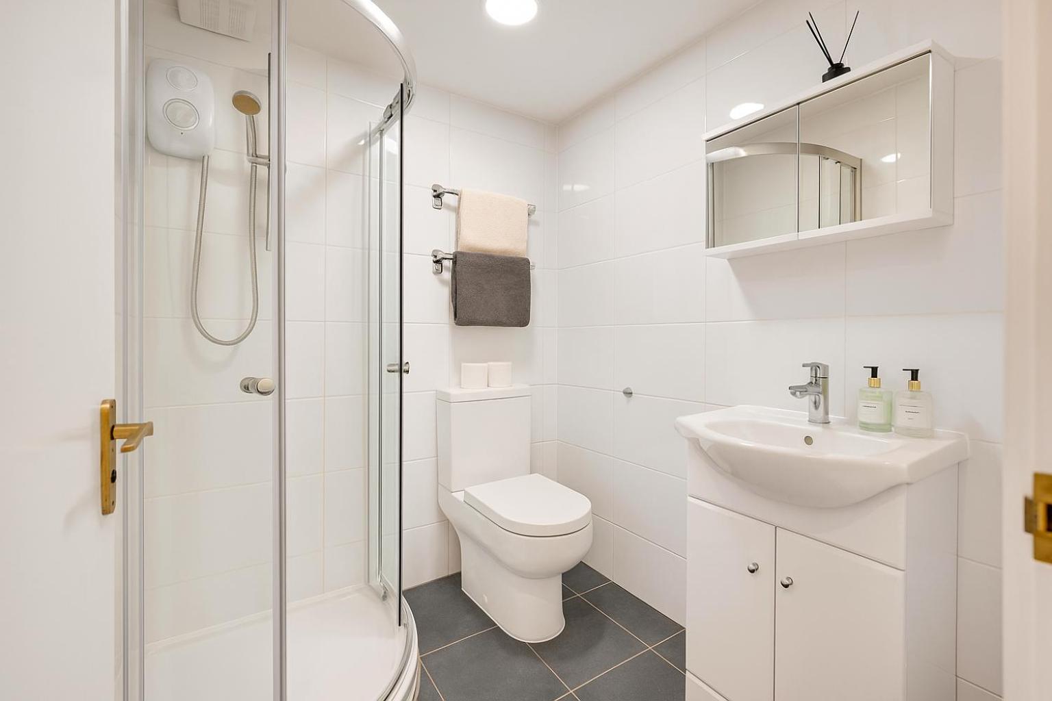2 Bedroom Apartment Near City Centre, Uni & Parks! Cardiff Esterno foto